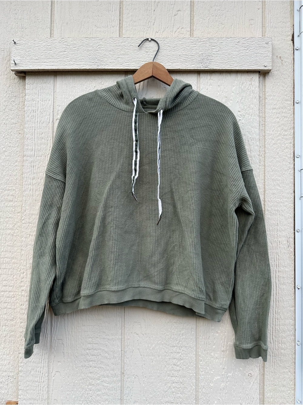 Aerie Sage Pale Green Ribbed Cropped Hooded Sweatshirt Drawstring Size medium